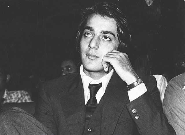 Sanjay Dutt once hides drugs in his socks when on a flight to Kashmir. - Sanjay Dutt Facts