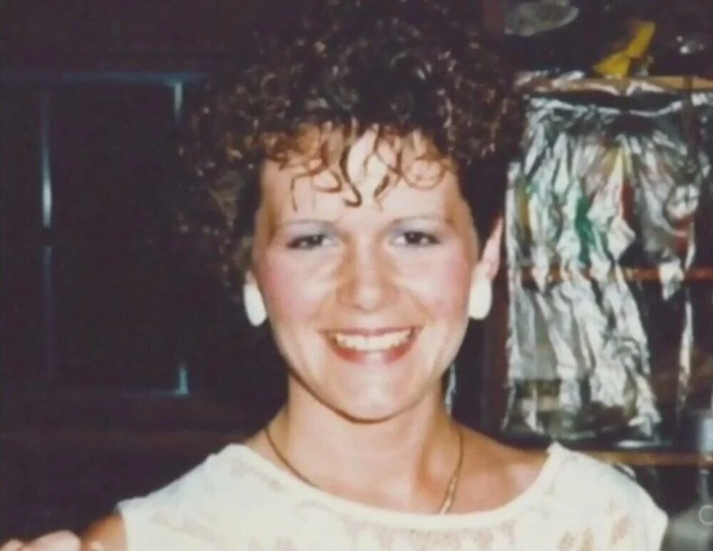 Background of Lois Hanna