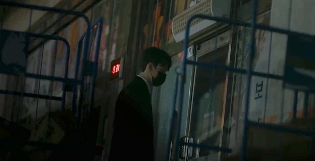 Masked man sneaks into the Mart - CEO-dol Mart (Boss Dol Mart) Kdrama Episode 1 Recap