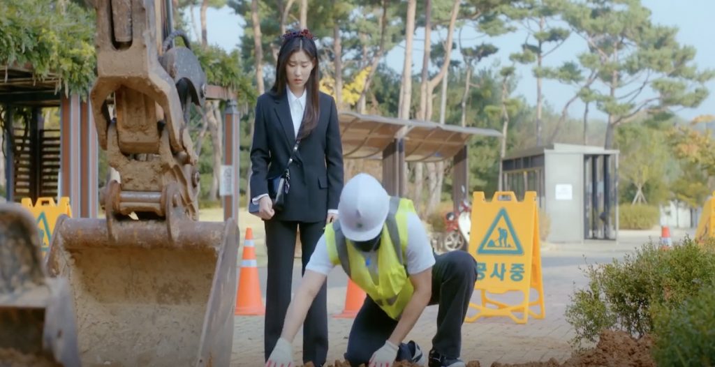 Oh Ye-Rim phone buried under the soil