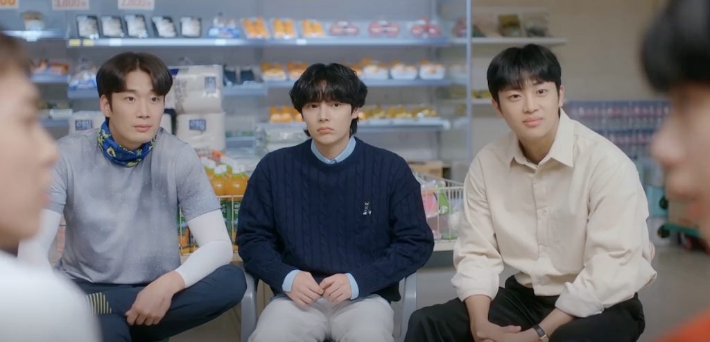 Thunder Boys reminisce about their idol trainee days and discuss the Mart's fate